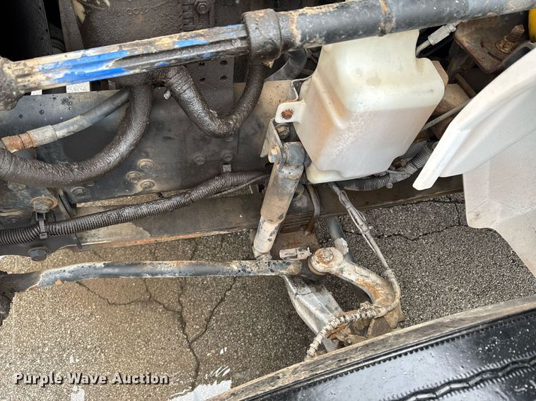 image for item DO0793 2011 International DuraStar 4300 flatbed truck