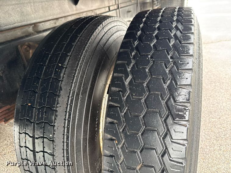 image for item DO0793 2011 International DuraStar 4300 flatbed truck