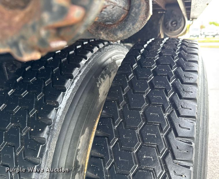 image for item DO0793 2011 International DuraStar 4300 flatbed truck