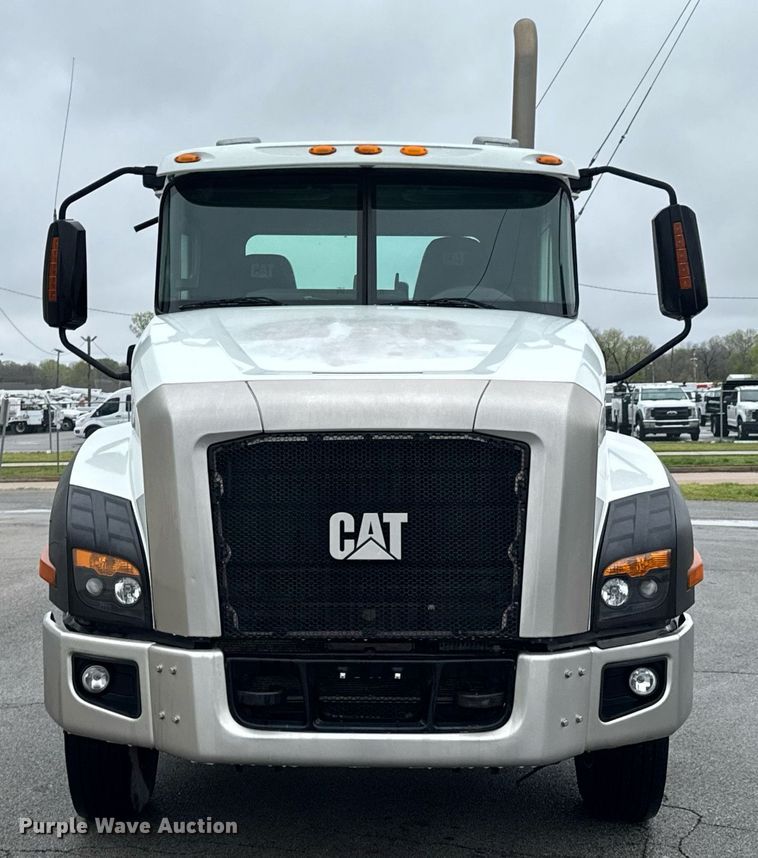 image for item DO0799 2015 Caterpillar CT660 semi truck