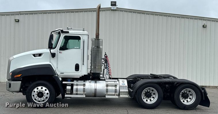 image for item DO0799 2015 Caterpillar CT660 semi truck