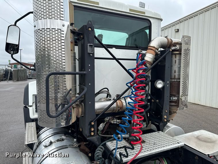 image for item DO0799 2015 Caterpillar CT660 semi truck