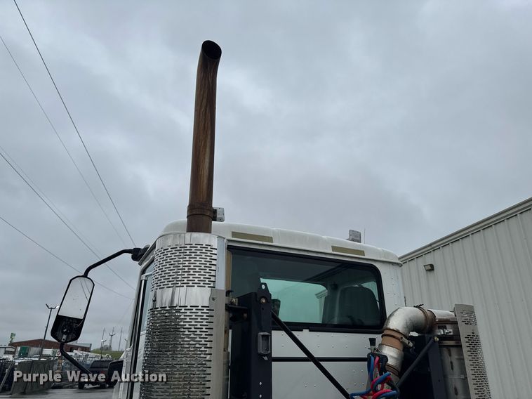 image for item DO0799 2015 Caterpillar CT660 semi truck