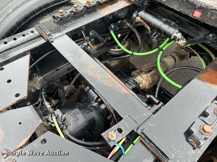 image for item DO0799 2015 Caterpillar CT660 semi truck