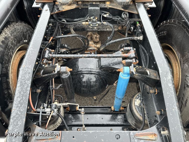 image for item DO0799 2015 Caterpillar CT660 semi truck