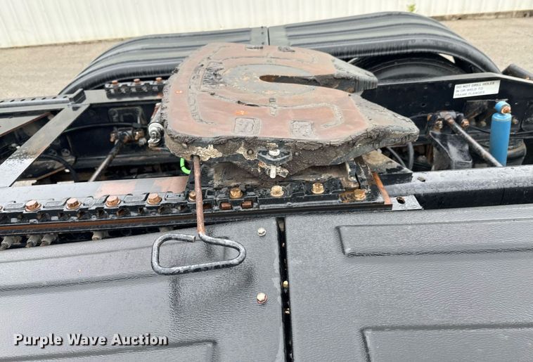 image for item DO0799 2015 Caterpillar CT660 semi truck