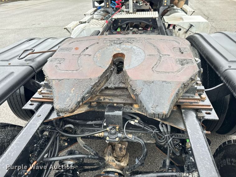 image for item DO0799 2015 Caterpillar CT660 semi truck