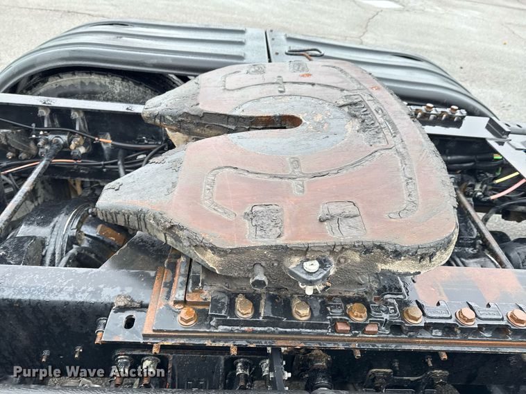 image for item DO0799 2015 Caterpillar CT660 semi truck