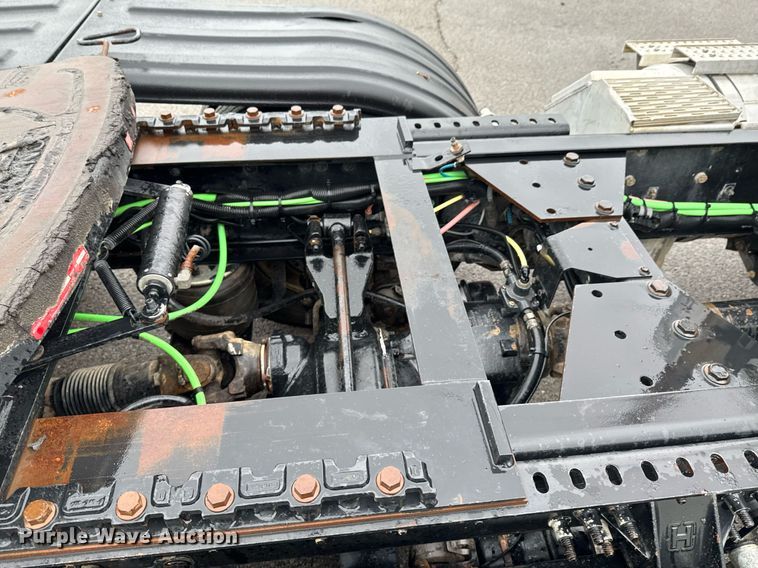 image for item DO0799 2015 Caterpillar CT660 semi truck