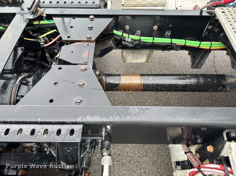 image for item DO0799 2015 Caterpillar CT660 semi truck