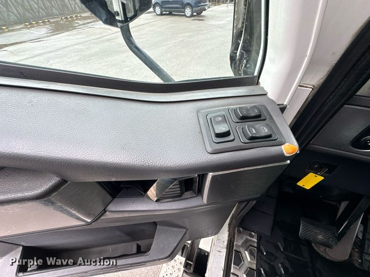 image for item DO0799 2015 Caterpillar CT660 semi truck