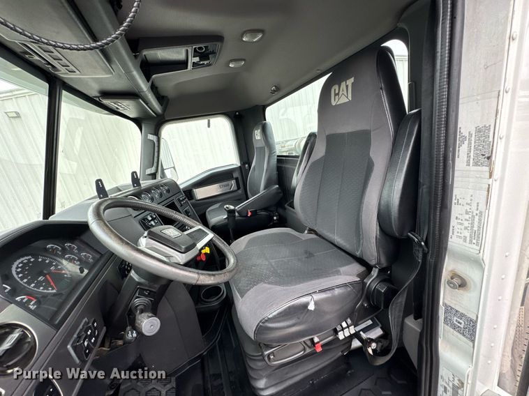 image for item DO0799 2015 Caterpillar CT660 semi truck