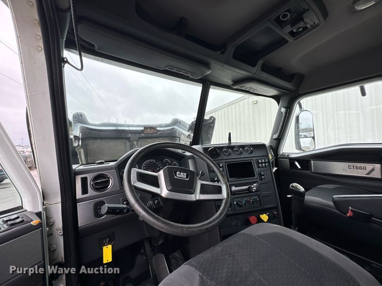 image for item DO0799 2015 Caterpillar CT660 semi truck