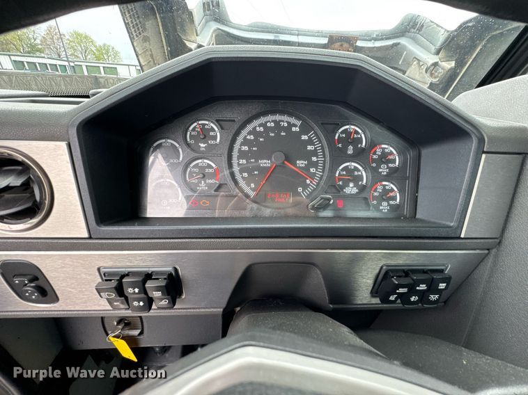 image for item DO0799 2015 Caterpillar CT660 semi truck