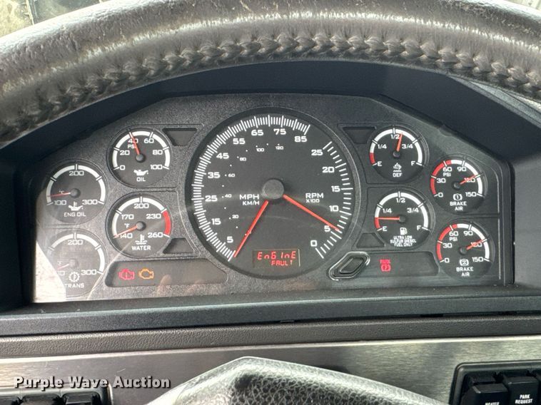 image for item DO0799 2015 Caterpillar CT660 semi truck