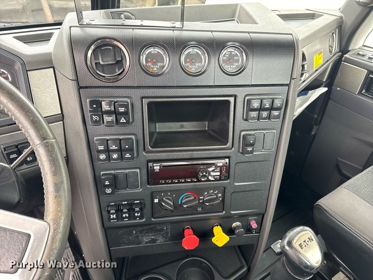 image for item DO0799 2015 Caterpillar CT660 semi truck