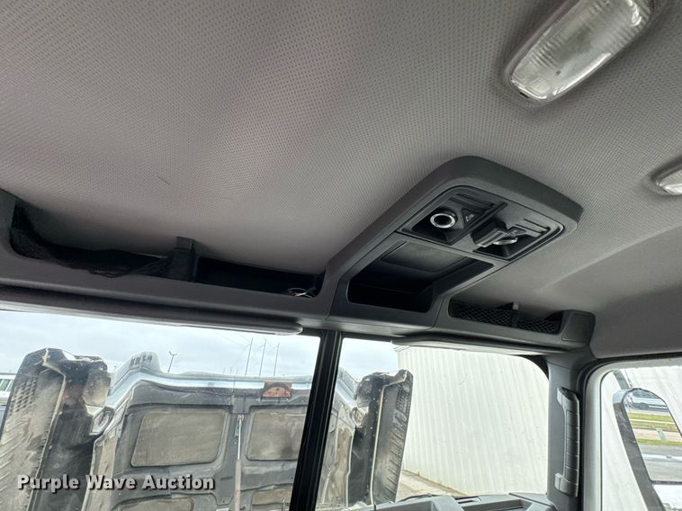 image for item DO0799 2015 Caterpillar CT660 semi truck