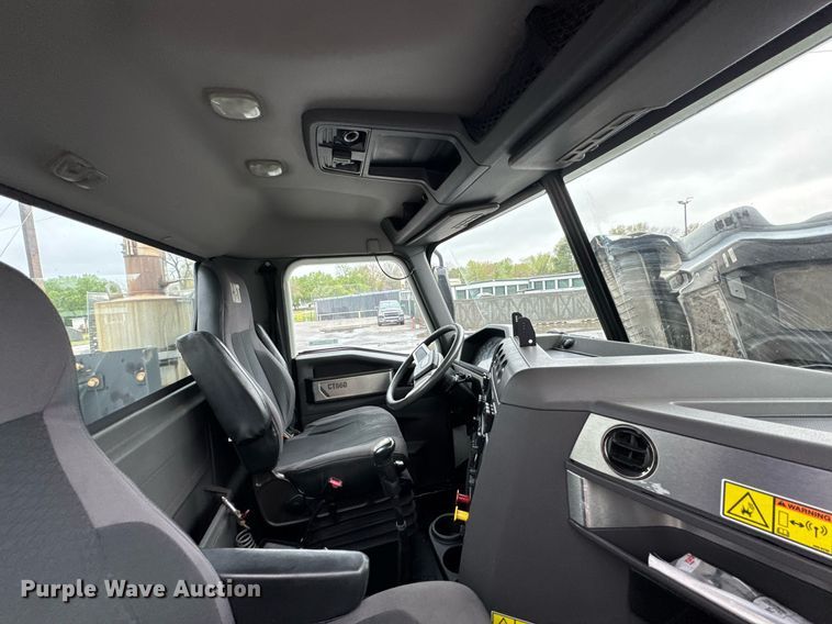 image for item DO0799 2015 Caterpillar CT660 semi truck