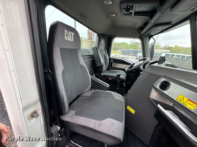 image for item DO0799 2015 Caterpillar CT660 semi truck