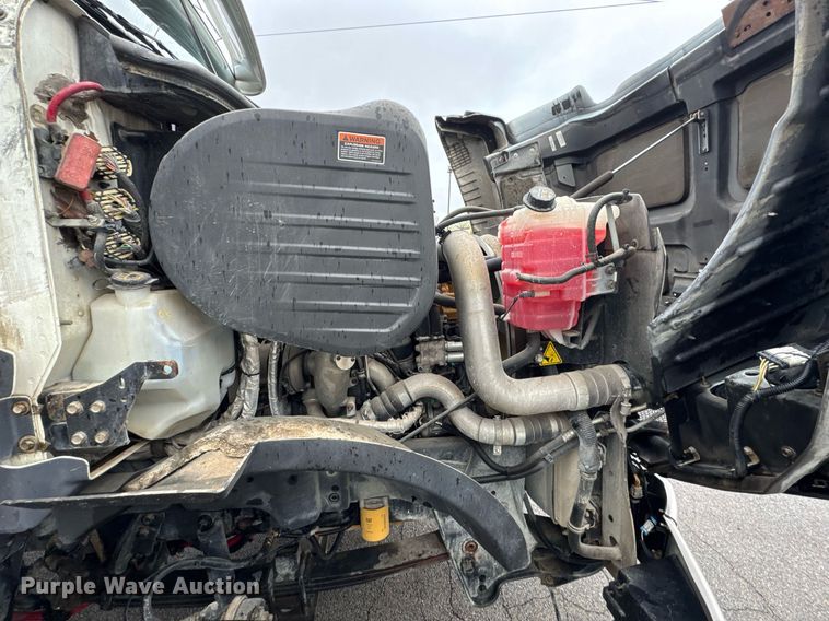 image for item DO0799 2015 Caterpillar CT660 semi truck