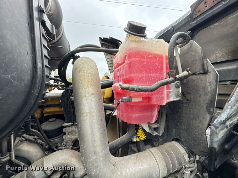 image for item DO0799 2015 Caterpillar CT660 semi truck