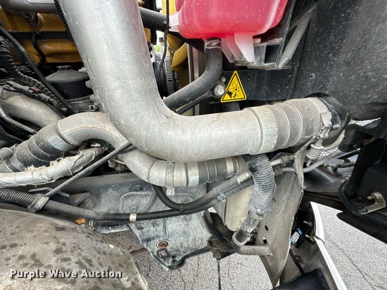 image for item DO0799 2015 Caterpillar CT660 semi truck