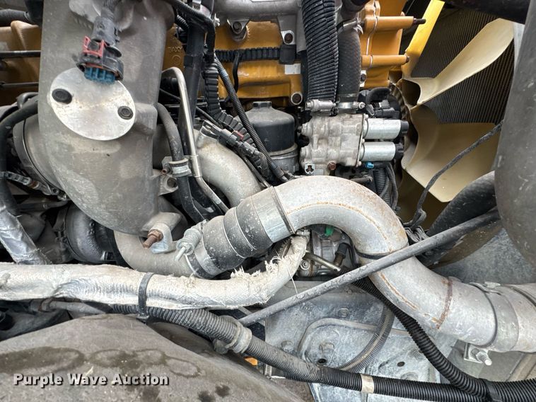 image for item DO0799 2015 Caterpillar CT660 semi truck