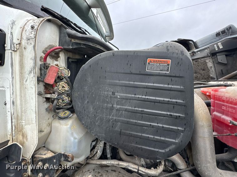 image for item DO0799 2015 Caterpillar CT660 semi truck