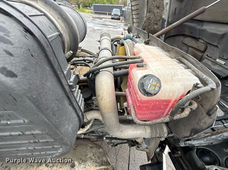 image for item DO0799 2015 Caterpillar CT660 semi truck