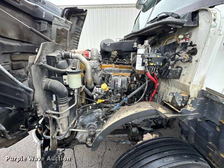 image for item DO0799 2015 Caterpillar CT660 semi truck