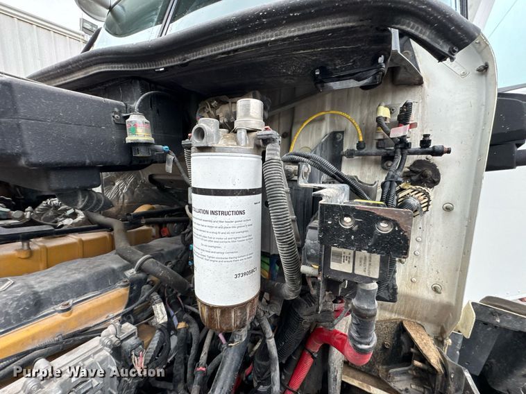 image for item DO0799 2015 Caterpillar CT660 semi truck