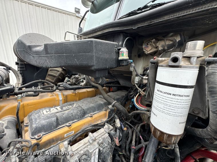 image for item DO0799 2015 Caterpillar CT660 semi truck