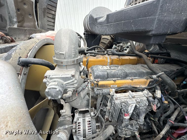 image for item DO0799 2015 Caterpillar CT660 semi truck