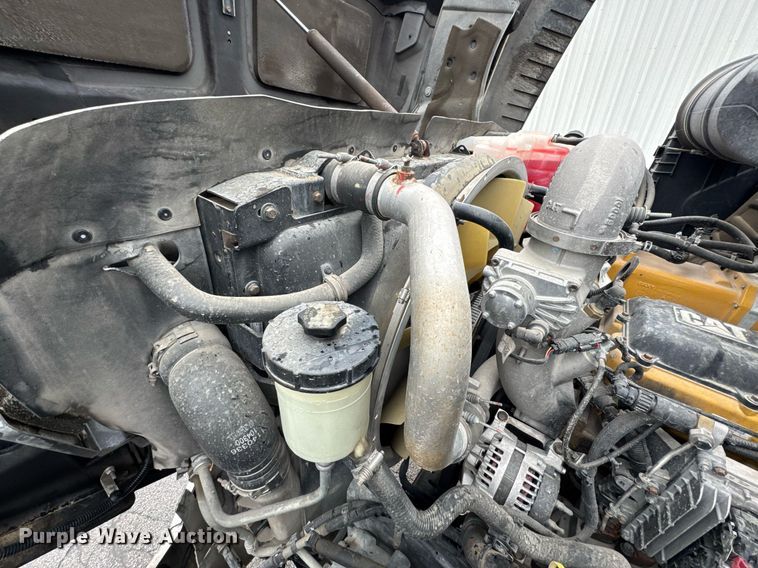 image for item DO0799 2015 Caterpillar CT660 semi truck