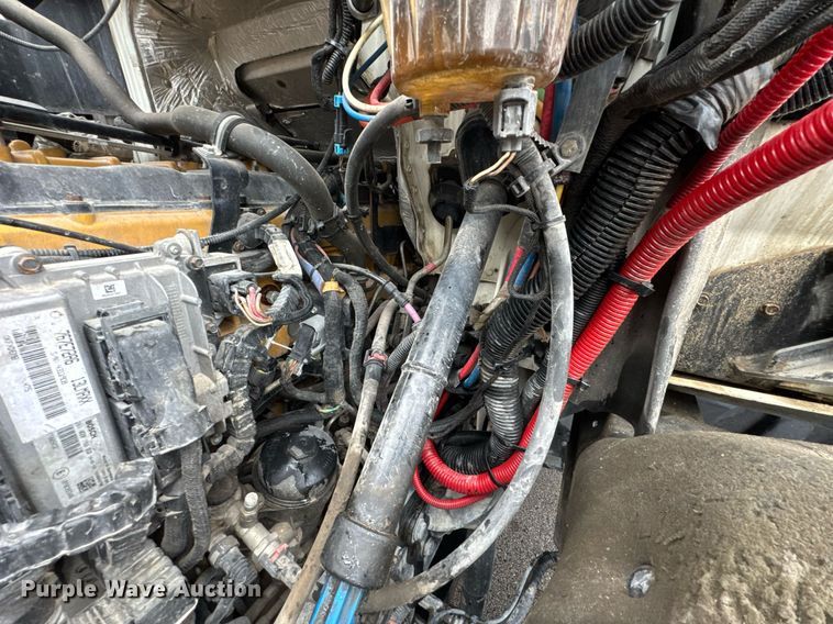 image for item DO0799 2015 Caterpillar CT660 semi truck