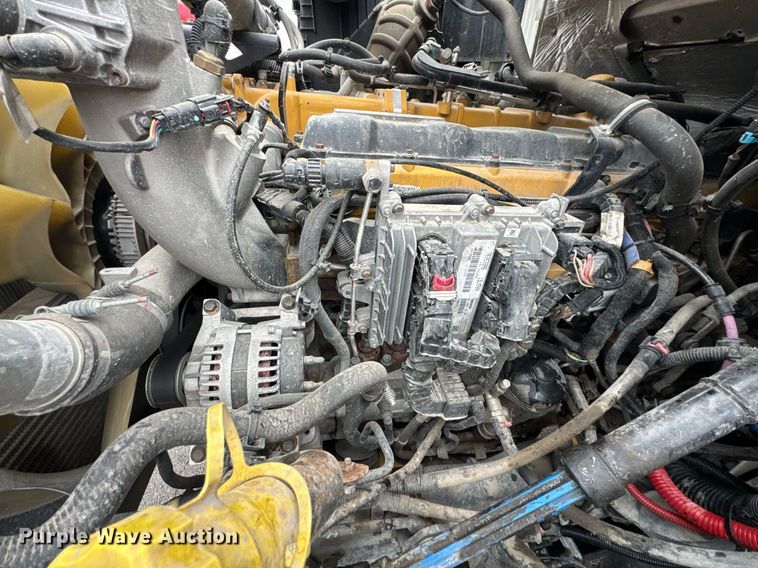 image for item DO0799 2015 Caterpillar CT660 semi truck