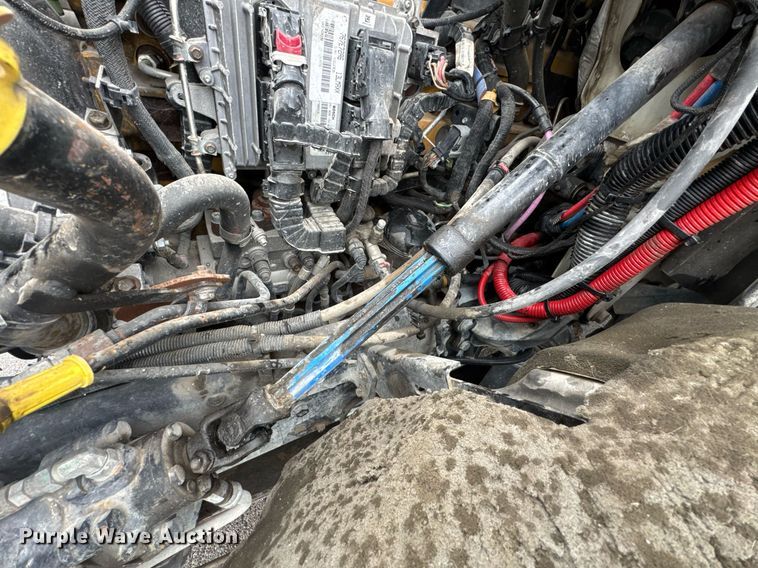 image for item DO0799 2015 Caterpillar CT660 semi truck