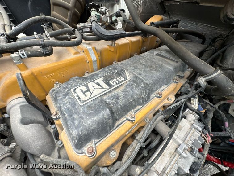 image for item DO0799 2015 Caterpillar CT660 semi truck