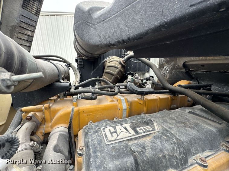 image for item DO0799 2015 Caterpillar CT660 semi truck