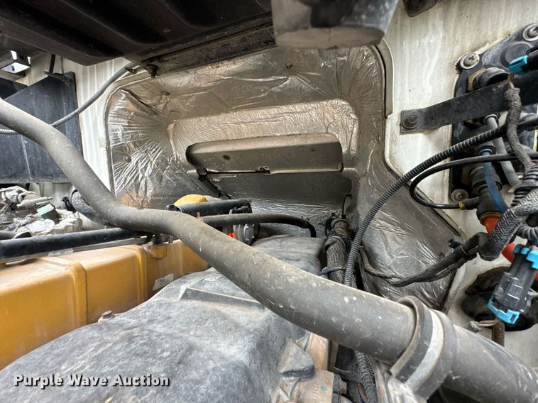 image for item DO0799 2015 Caterpillar CT660 semi truck