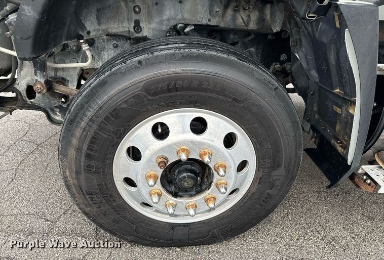 image for item DO0799 2015 Caterpillar CT660 semi truck