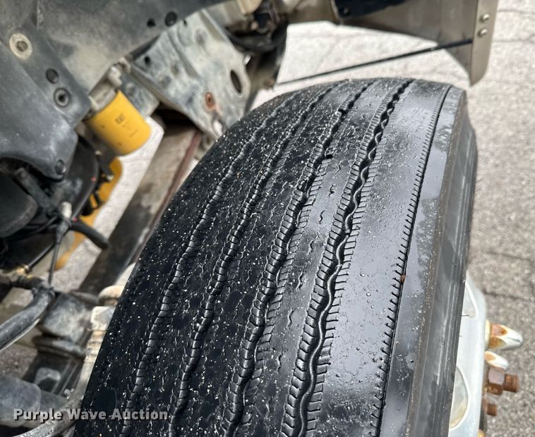 image for item DO0799 2015 Caterpillar CT660 semi truck