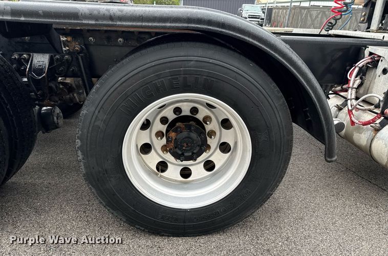 image for item DO0799 2015 Caterpillar CT660 semi truck