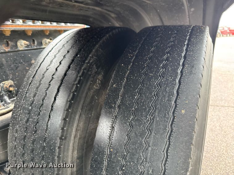 image for item DO0799 2015 Caterpillar CT660 semi truck