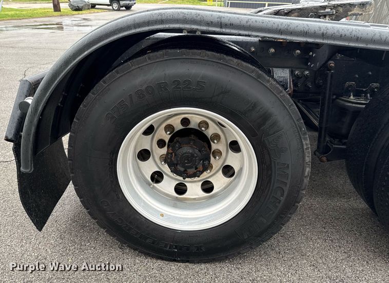 image for item DO0799 2015 Caterpillar CT660 semi truck