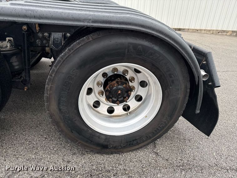 image for item DO0799 2015 Caterpillar CT660 semi truck