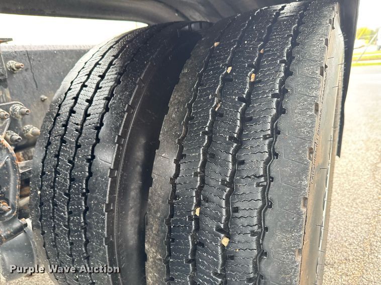 image for item DO0799 2015 Caterpillar CT660 semi truck