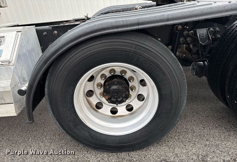 image for item DO0799 2015 Caterpillar CT660 semi truck