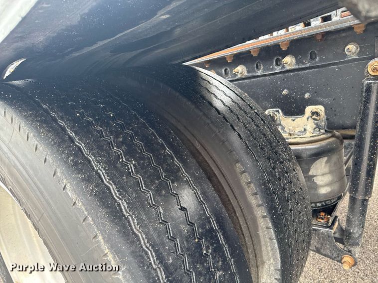 image for item DO0799 2015 Caterpillar CT660 semi truck