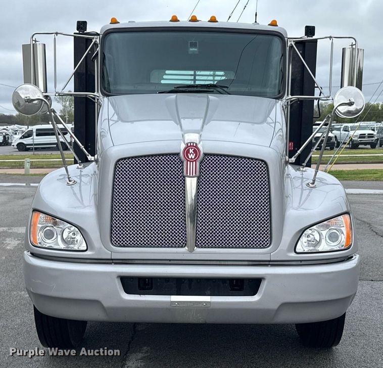 image for item DO0800 2021 Kenworth T270 flatbed truck